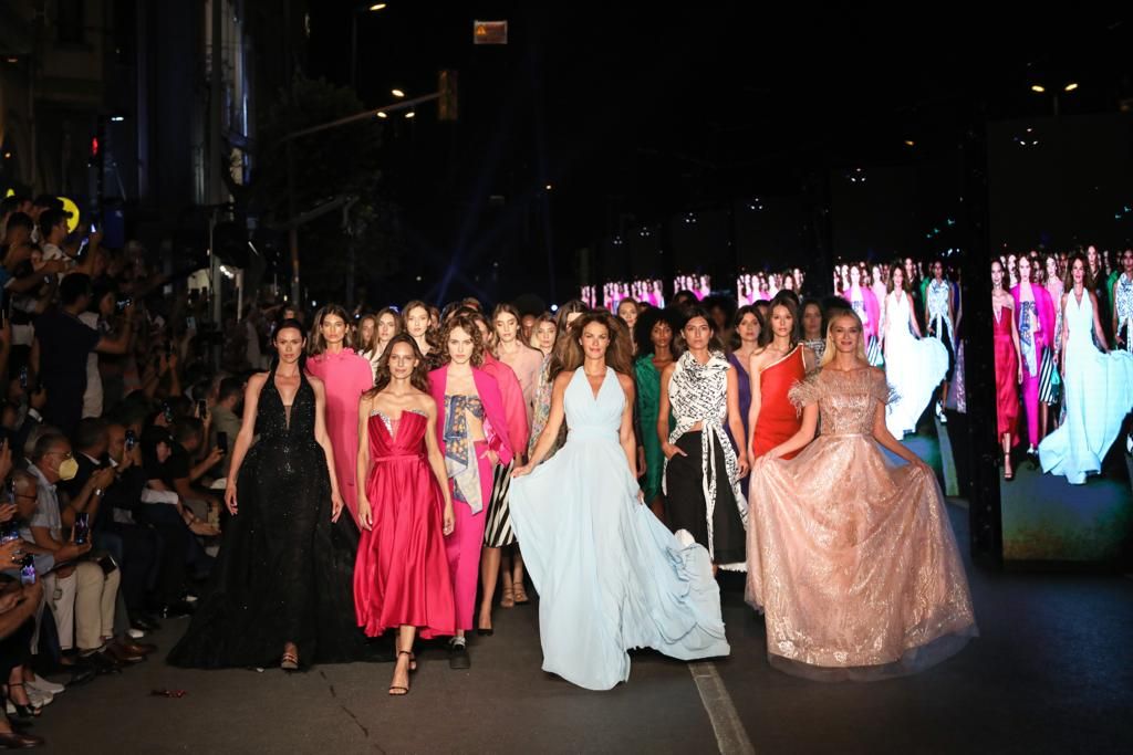 9. Laleli Fashion Shopping Festivali açılış defilesi gerçekleşti