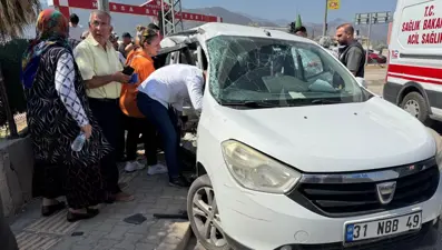 Düğüne gidenleri taşıyan otomobil ile çekici çarpıştı: 3 ölü, 2 yaralı