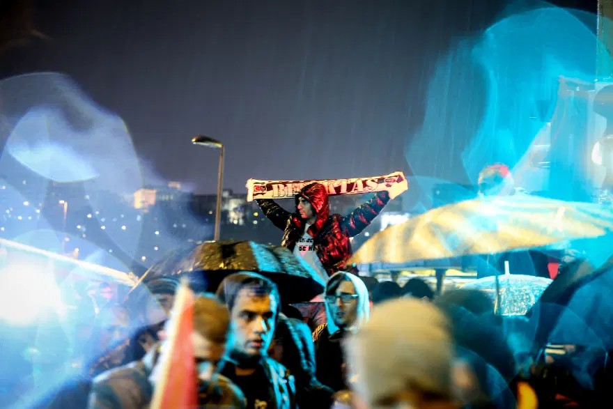 Taraftarlar Beşiktaş'taki saldırıları protesto etmek için yürüdü 16