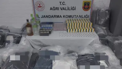 Ağrı'da kaçakçılık operasyonu: İlaç, kıyafet, sigara ve alkol ele geçirildi