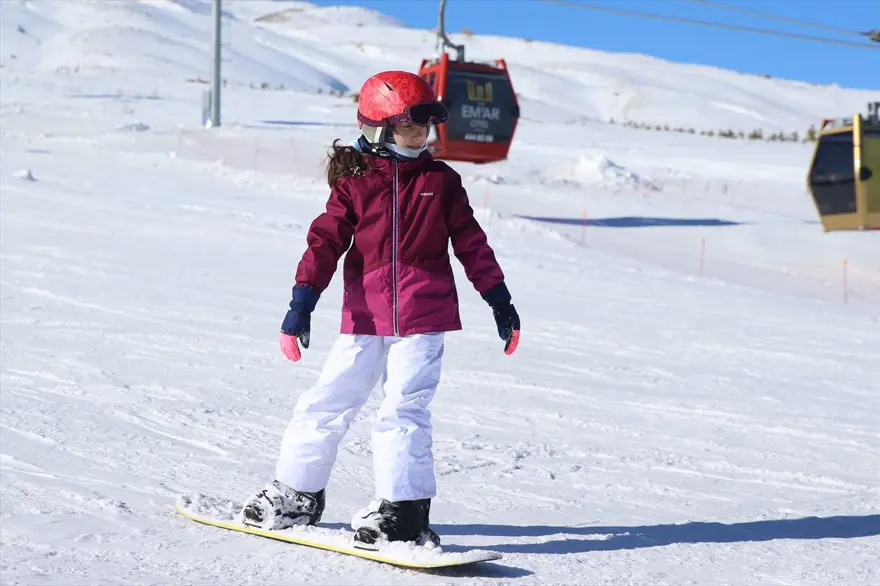 Erciyes Kayak Merkezi'nde hafta sonu yoğunluğu 8