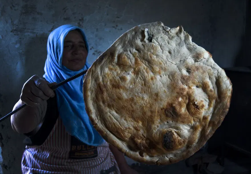 Kars'ın Arpaçay ilçesi Kuyucuk köyünde fırına gidilmiyor ekmeği kadınlar yapıyor 5 Kars'ın Arpaçay ilçesi Kuyucuk köyünde fırına gidilmiyor ekmeği kadınlar yapıyor 5