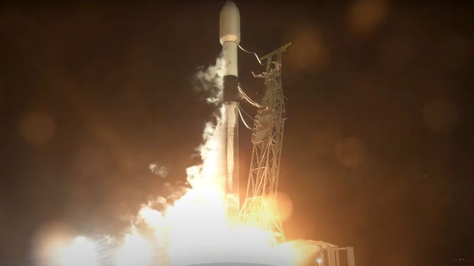 SpaceX  21 yeni Starlink uydusunu yörüngeye fırlattı