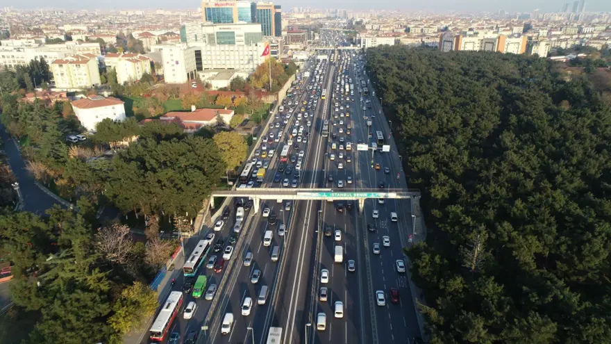 Kısıtlama başladı trafik yoğunluğu bitmedi 4
