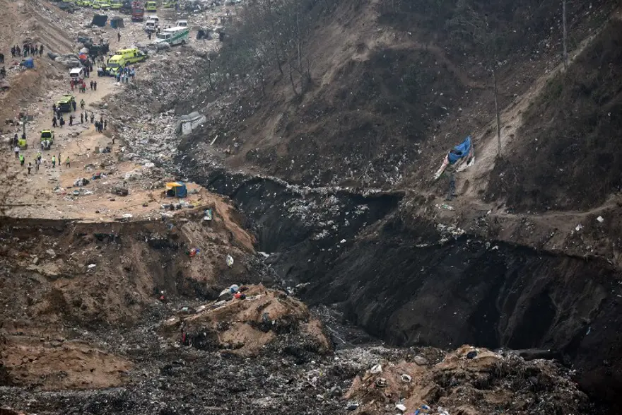 Guatemala'da çöp yığını göçtü: 3 ölü 2 Guatemala'da çöp yığını göçtü: 3 ölü 2