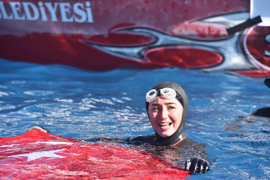 Şahika Ercümen'den Salda Gölü'nde dünya rekoru 2