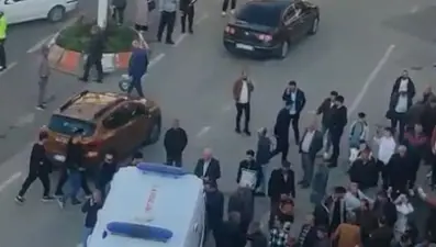 Duruşma sonrası aileler arasında silahlı kavga çıktı: 2'i ağır 4 yaralı