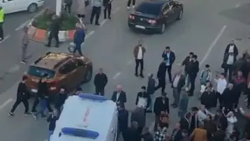 Duruşma sonrası aileler arasında silahlı kavga çıktı: 2'i ağır 4 yaralı