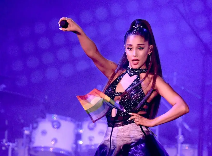 Ariana Grande 'Tanrı Kadındır' adında parfüm çıkardı 2