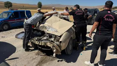 Kahramanmaraş’ta kamyonet ile otomobil çarpıştı