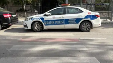 Vatandaş fotoğrafladı, polis arabasına trafik cezası kesildi