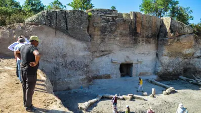 Frigya'daki kurtarma kazısında 'Maltaş Tapınağı' gün yüzüne çıktı
