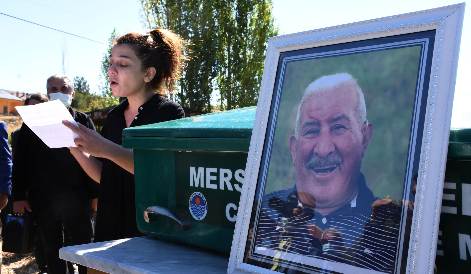 Aşık Veysel'in vefat eden oğlu Bahri Şatıroğlu son yolculuğuna uğurlandı: Babana kavuştun