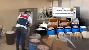İstanbul'da uyuşturucu operasyonu: Binlerce hap, kilolarca ham madde ele geçirildi
