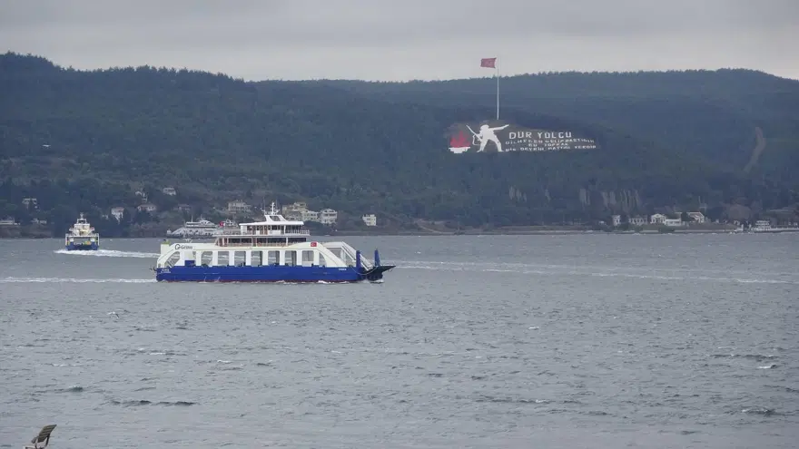 Çanakkale'de feribot seferlerine fırtına engeli 1