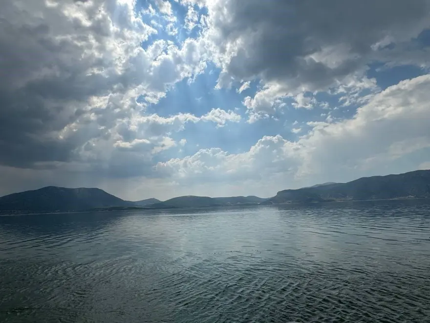 Eğirdir Gölü'nde korkutan görüntü: Gaz çıkışı kaynaklı olabilir 4