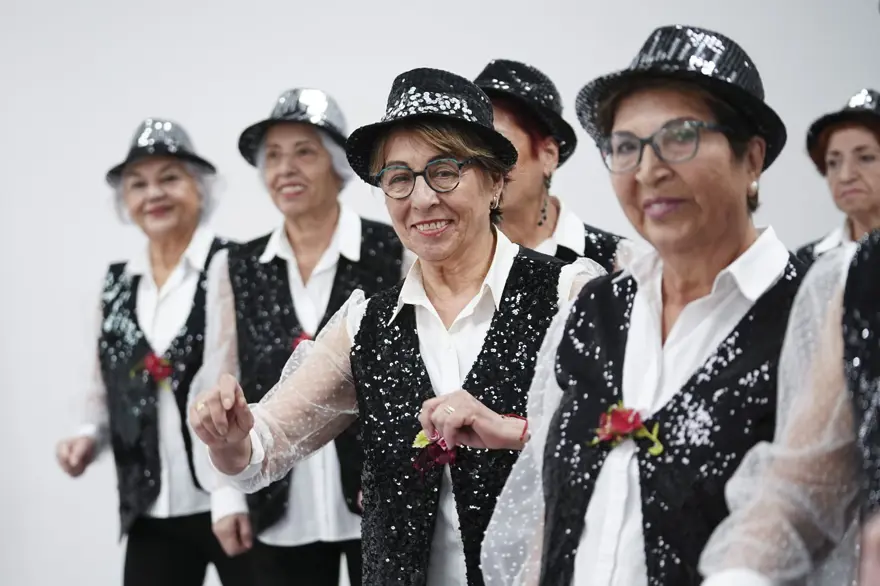 "Parlak Şapkalılar" dinç kalmak için dans ediyor: "Kolesterol, tansiyon, şeker hastasıyım, hepsi düzeldi" 3