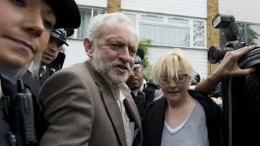 İşçi Partisi Brexit yenilgisini Corbyn'e kesmek istiyor