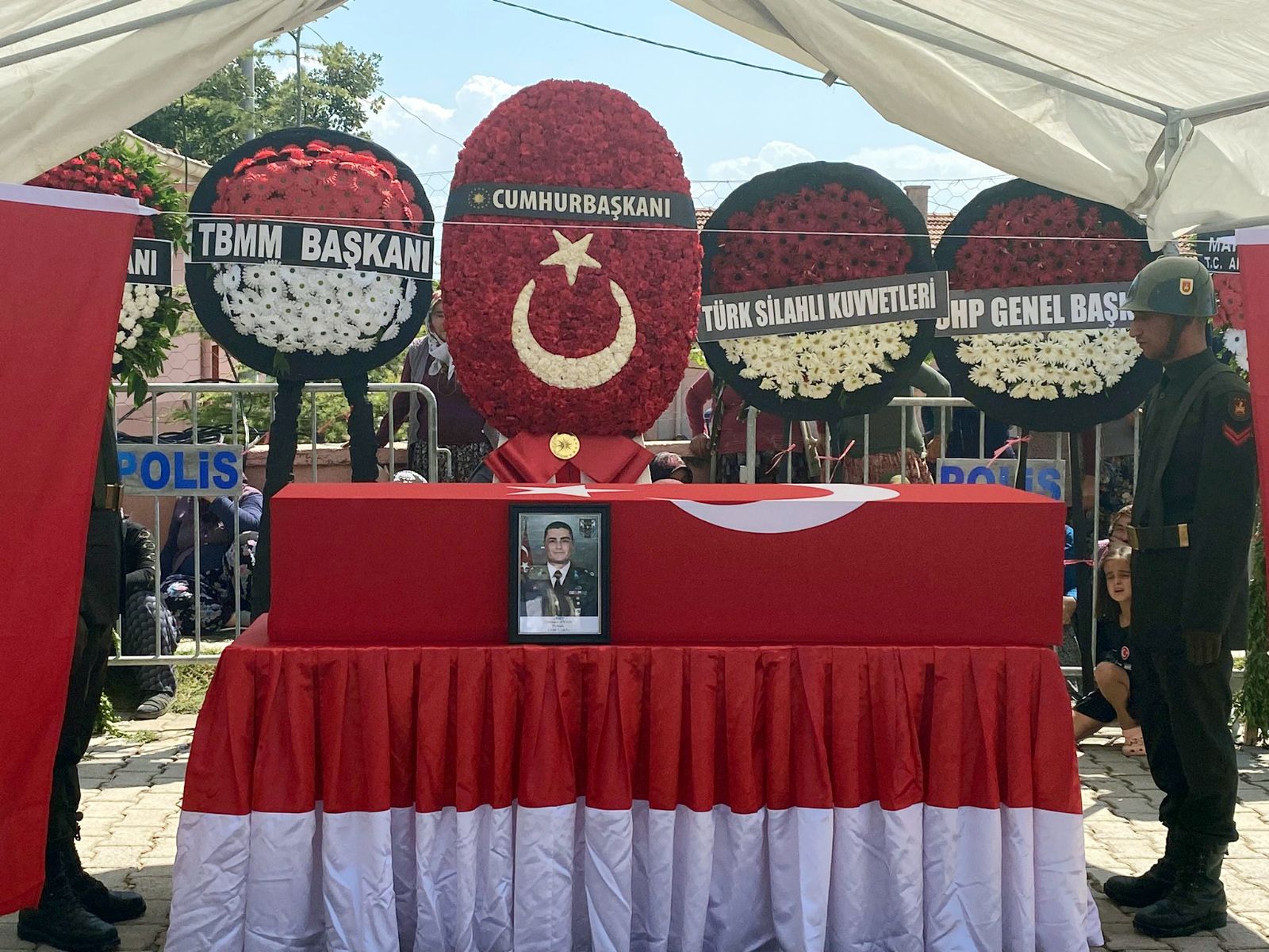 Şehit binbaşıya gözyaşlarıyla veda