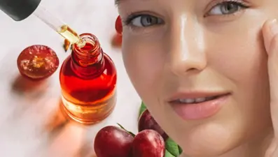 Derin kırışıklıkları dolduruyor, lekeleri siliyor! 1 damlası doğal gençlik kremi yerine geçiyor