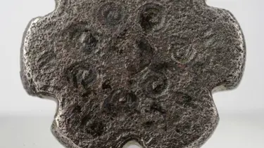 Çorum'da bir çiftçi tarlasında 3 bin 500 yıllık damga mührü buldu