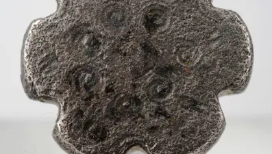 Çorum'da bir çiftçi tarlasında 3 bin 500 yıllık damga mührü buldu