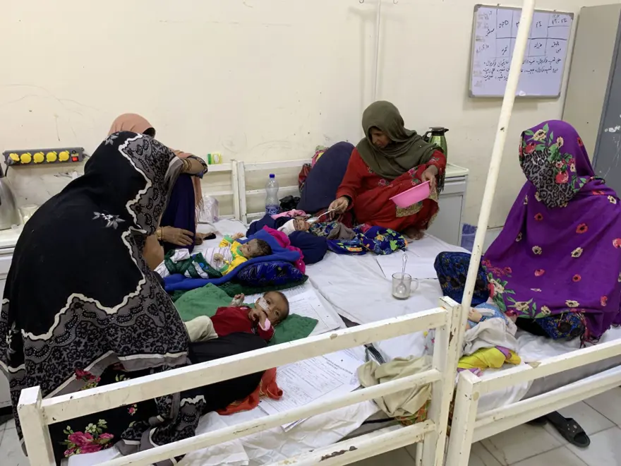 ANNELER SÜTTEN KESİLİYOR 3 ANNELER SÜTTEN KESİLİYOR 3