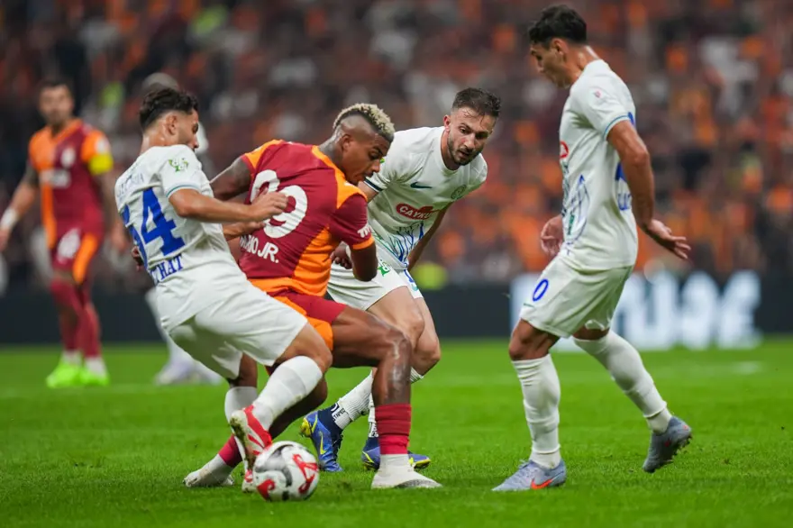 Galatasaray-Çaykur Rizespor maçının tartışmalı pozisyonları: Eski hakemler yorumladı 