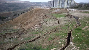 Bilecik'te toprak kayması: 4 bloklu site risk altında Bilecik'te toprak kayması: 4 bloklu site risk altında