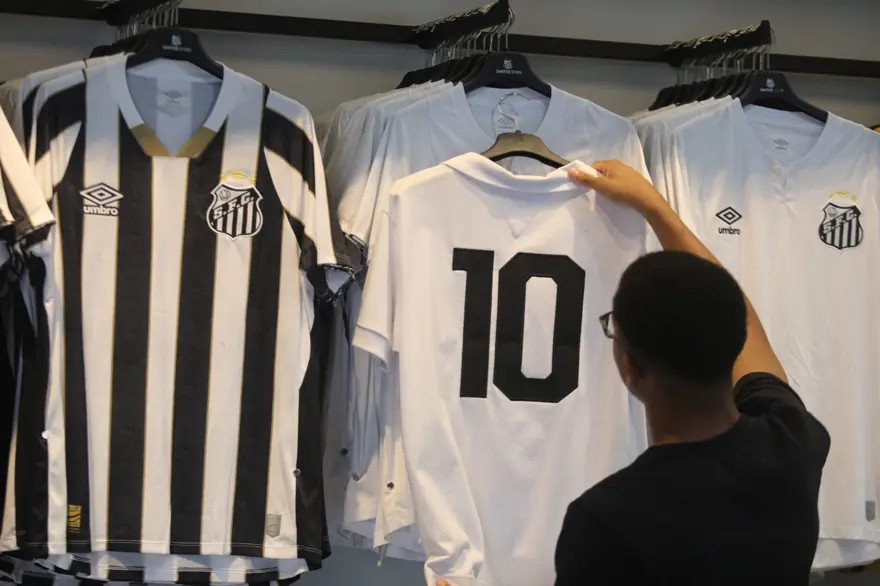 Yıldız futbolcu Neymar her şeyin başladığı yerde: "Prens geri döndü!" 4 Yıldız futbolcu Neymar her şeyin başladığı yerde: "Prens geri döndü!" 4