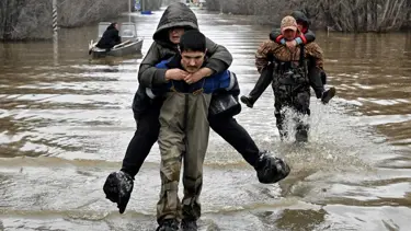 Rusya'da acil durum ilanı: 4 kişi öldü, en az 10 bin ev sular altında kaldı