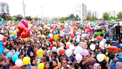 Binlerce kişi kanseri yenen Ali Asaf için balon uçurdu