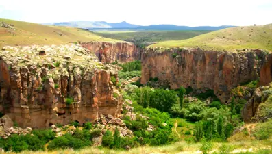 Kapadokya'da bir kartpostal güzelliğindeki Ihlara Vadisi'ne ziyaretçi akını