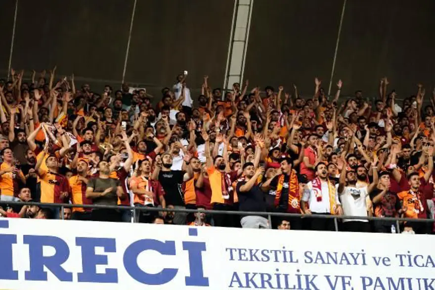 İKİ TAKIMIN TARAFTARLARI MAÇA İLGİ GÖSTERDİ 9