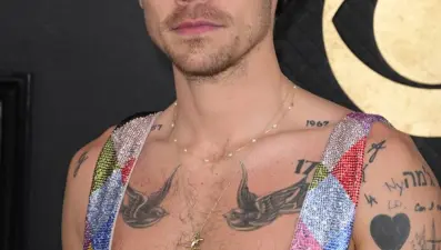 One Direction yıldızı Harry Styles, kalbini ünlü oyuncuya kaptırdı