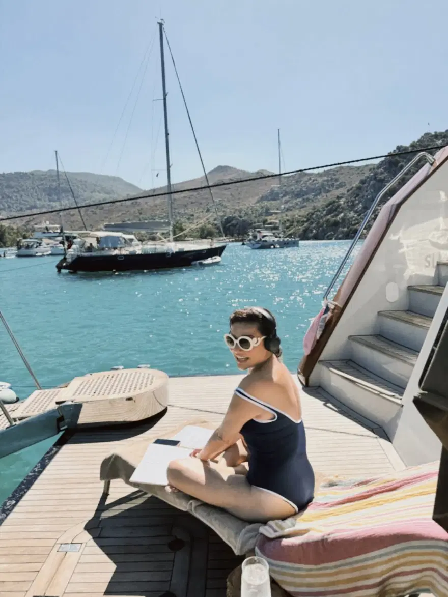 Deniz Seki'den tatil pozları: Acaba yeni şarkı mı yazdım? 4 Deniz Seki'den tatil pozları: Acaba yeni şarkı mı yazdım? 4