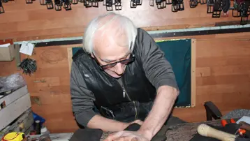 Mesleğe 10 yaşında başladı, yarım asırdır teknolojiye rağmen devam ediyor