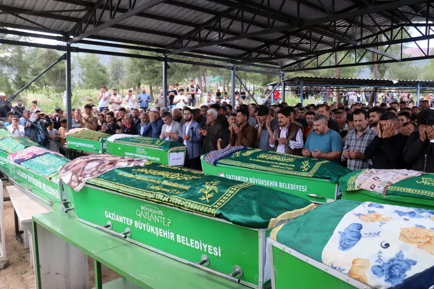 Gaziantep'teki katliam gibi kazada ölenlere veda 4