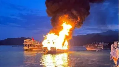 Antalya'da tur teknesinde yangın