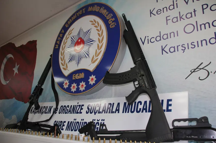 Hatay’da 1 kamyon kaçak silah ele geçirildi 2 Hatay’da 1 kamyon kaçak silah ele geçirildi 2