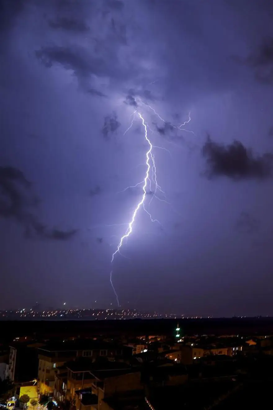 İstanbul'da şimşekli gece 2