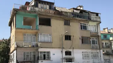 Cezaevinden firar edip eşini öldürdü