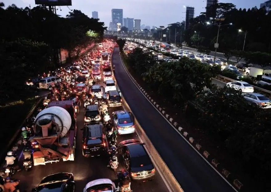 Trafiğin en yoğun olduğu kentler (Listede Türkiye’den 3 şehir var) 15 Trafiğin en yoğun olduğu kentler (Listede Türkiye’den 3 şehir var) 15