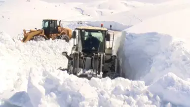 Muş'ta kar kalınlığı 5 metreyi buldu