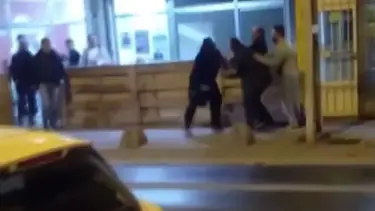 İşlek taş attı diye tekme tokat dövdü