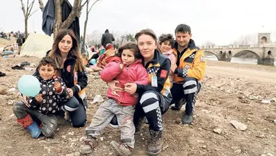 Göçmen çocukların kurtarıcı meleği