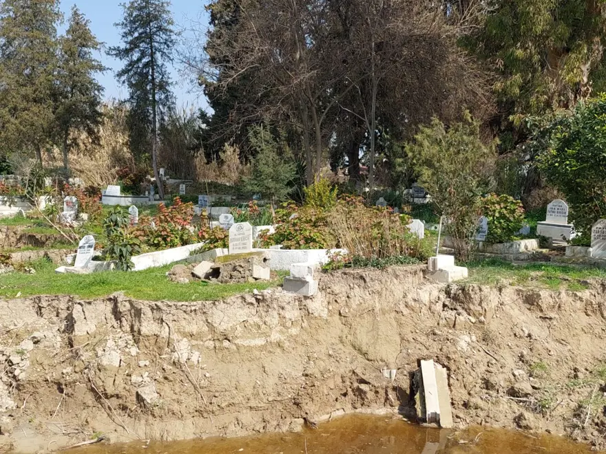 Deprem sonrası 50 mezar kayboldu iddiası 2