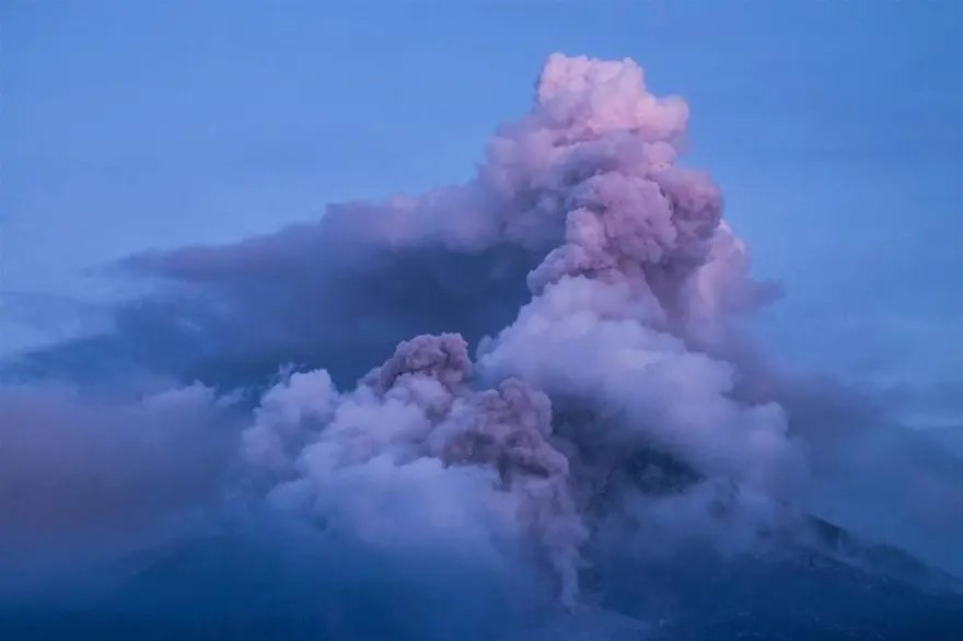Sinabung Yanardağı'nda patlama 1