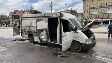 Aracının hacizli olduğunu öğrendi, benzin döküp yaktı