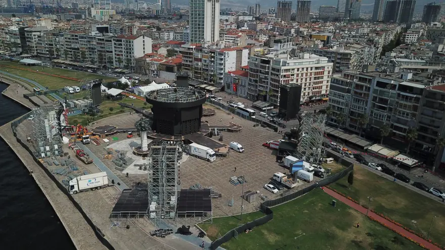 İzmir Kordon'daki işletmeler ve kiralık evlerin fiyatlarına Tarkan tarifesi 1